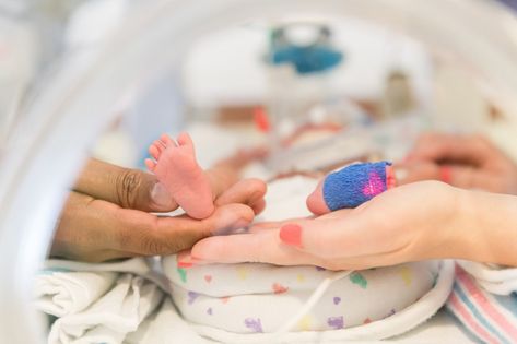 Tiny love: 10 tips for photographing preemies in the NICU Preemie Photoshoot, Preemie Babies Pictures, Nicu Milestones, Nicu Photography, Nicu Quotes, Preemie Quotes, Babies Pictures, Happy Pregnancy, Preemie Baby