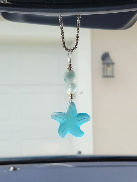 Enhance your car's aesthetic with this charming  GLASS starfish Rear View Mirror Car Charm.  It's a beautiful ornament that adds a touch of elegance to your vehicle. Crafted with care, this starfish charm sun catcher is a perfection addition to any car interior or beach-themed decor.  The starfish ornament adds an aquatic touch, making it an ideal choice for nature lovers and beach enthusiasts.  This hanging decor is not only visually appealing but also serves as a delightful sun catcher that re Gifts For Beach Lovers, Beach Car Decor, Beachy Car Decor, Car Hanging Accessories, Mirror Car Accessories, Beach Inspired Decor, Car Deco, Beach Cars, Car Essentials