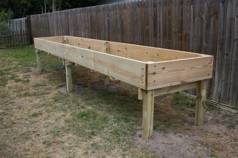 Raised Garden Bed Table | raised bed table making for Mom so she won't have to bend over to ... Teaching Garden, Raised Vegetable Planter, Garden Table Plans, Vegetable Planter Boxes, Potager Palettes, Bed Tables, Raised Garden Beds Diy Vegetables, Vertical Pallet Garden, Planter Box Plans