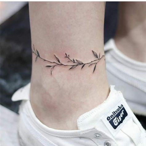 Dainty Ankle Tattoo, Ankle Bracelets Tattoos For Women, Wrap Around Ankle Tattoos, Anklet Tattoos For Women, Small Inspirational Tattoos, Blatt Tattoos, Wrap Around Wrist Tattoos, Cute Ankle Tattoos, Ankle Bracelet Tattoo