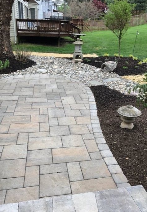 Techo blu 60 Champlain grey with parisien soldier course Techo Bloc Blu 60 Slate Shale Grey, Champlain Grey Techo Bloc, Techo Bloc Blu 60 Champlain Gray, Techo Bloc Patio, Paver Colors, Under Deck Landscaping, Cambridge Pavers, Driveway Pavers, Deck Landscaping