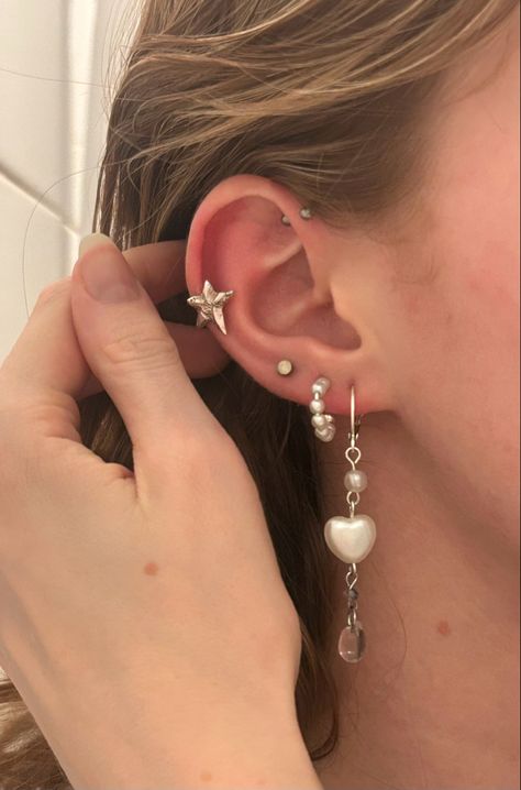 Stacked Ear Piercings Minimalist, Cool Ear Piercings Baddie, Earring Combos Ear Piercings, Triple Earlobe Piercing Ideas, Chunky Ear Piercings, Silver Earring Stack Inspiration, Silver Earscape, Earscapes Silver, Piercing Stack Ideas