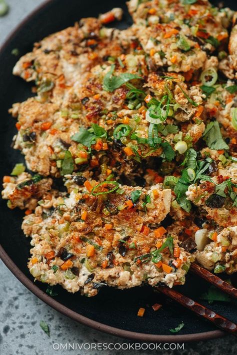 Ground turkey and tofu scrambled with veggies is a delicious and healthy dish that is packed with protein and nutrients. {Gluten-Free Adaptable} Tofu Turkey, Turkey Bowl, Ground Turkey Recipes Healthy, Tofu Scramble, Ground Turkey Recipes, Ground Chicken, Tofu Recipes, Healthy Dishes, Ground Turkey