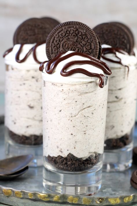 20th Birthday Dessert, Oreo Cheesecake In A Cup, Oreo Dessert Cup Recipe, Pudding Desserts Layered Cups, Oreo Mousse Cups, No Bake Cheesecake Cups, Mini Parfaits, Mini Dessert Easy, Baked Oreo Cheesecake Recipe