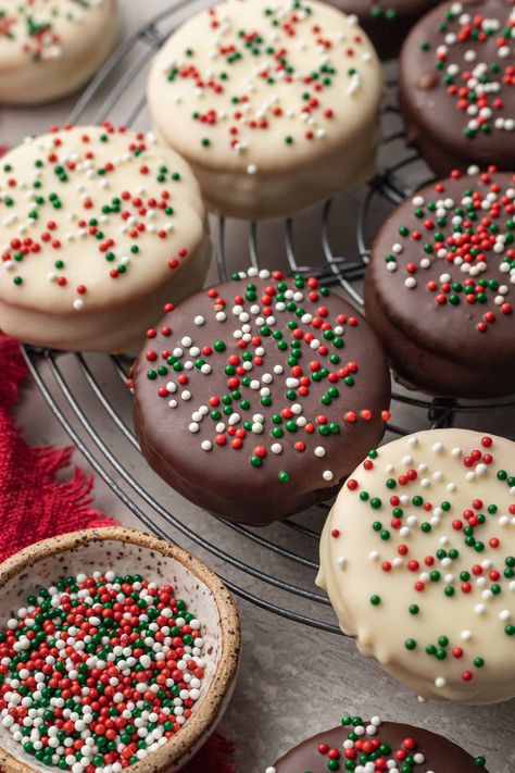 Peanutbutter Ritz Dipped In Chocolate, Christmas Peanut Butter Ritz Crackers, Ritz Chocolate Covered Crackers, Ritz Cookies Christmas, Ritz Cookies Peanut Butter, Ritz Cracker Chocolate Covered, Ritz Peanut Butter Cookies, Ritz Christmas Cookies, Ritz Crackers Peanut Butter Chocolate