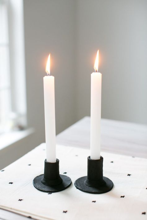 Make These Scandinavian-Style Clay Candlesticks for Under $20 | https://helloglow.co/clay-candlesticks/ Clay Candle Holders Diy, Diy Candle Stick Holder, Polymer Clay Candle, Clay Candle Holders, Soya Mumu, Clay Candle, Diy Candle Holders, Clay Crafts Air Dry, Diy Holder