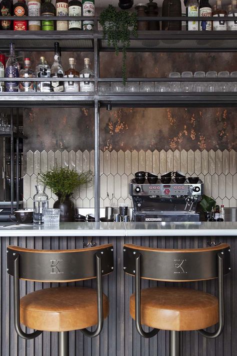 Distillery Bar Design, Industrial Bar Design, Industrial Restaurant Design, Pub Interior, Architecture Restaurant, Industrial Restaurant, Interior Design Minimalist, Bar Interior Design, Industrial Bar