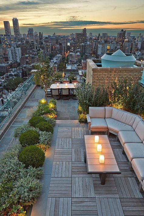 Rooftop backyards #techobloc | Visit www.homedesignideas.eu for more inspiring images and decor inspirations Terrace Cover, Rooftop Terrace Design, Rooftop Design, Outdoor Seating Area, Desain Lanskap, Rooftop Patio, Patio Roof, Rooftop Deck, Terrace Design