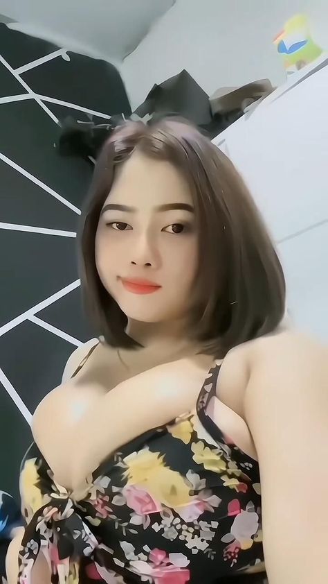 Seductive Pose, Seluar Ketat, Actress Hairstyles, Cute Pikachu, Aesthetic Grunge Outfit, Hot Women Dress, Anime Guys Shirtless, Beautiful Hijab, Pretty Selfies