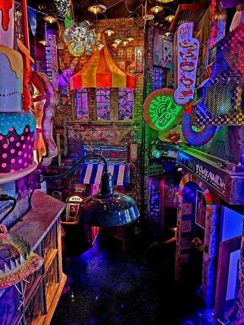 Clown University, Circus Lighting, Night Circus Aesthetic, Circus Moodboard, Deltarune Aesthetic, Neon Circus, Midnight Circus, Circus Lights, Clowncore Aesthetic