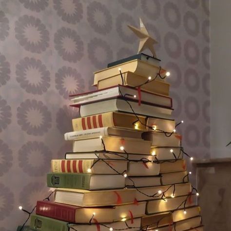 3,181 likes, 35 comments - callonillll on December 18, 2021: "...#christmastree #homedecor#myinspiration". Christmas Tree Made Of Books, Crismas Tree, Interesting Maps, Books Diy, Book Christmas Tree, Book Tree, Book Christmas, Alternative Christmas Tree, Unique Maps