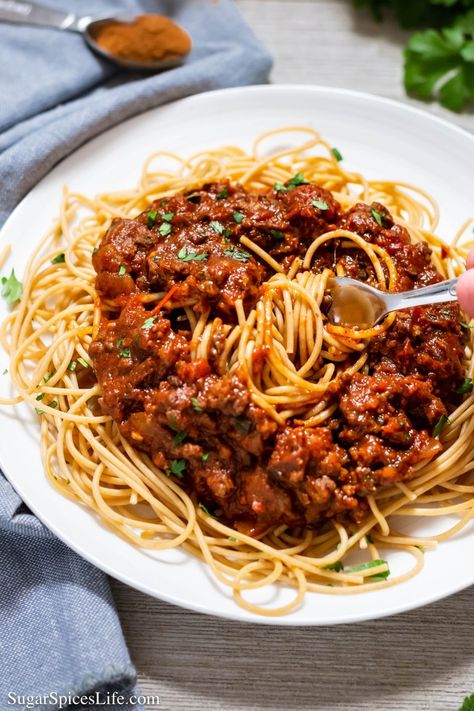 Greek Meat Sauce, Greek Meat, Spaghetti Alfredo, Greek Spaghetti, Traditional Spaghetti, Spaghetti With Meat Sauce, Spaghetti With Meat, Resep Burger, Sauce Spaghetti