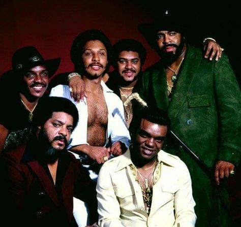 Ronald Isley, Isley Brothers, Funk Bands, R&b And Soul, Band Outfits, Old School Music, Soul Singers, R&b Music, Soul Funk