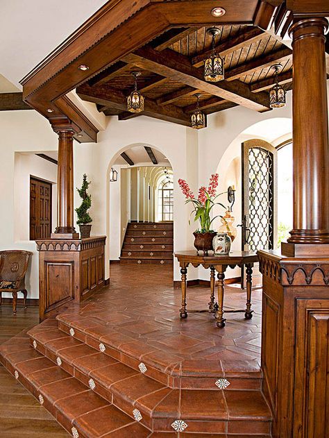 Tuscan entryway Hacienda Homes, Spanish Home Decor, Houses In Mexico, Hacienda Style Homes, Mexico House, Mexican Home, Spanish Style Home, Casas Coloniales, Spanish Style Homes