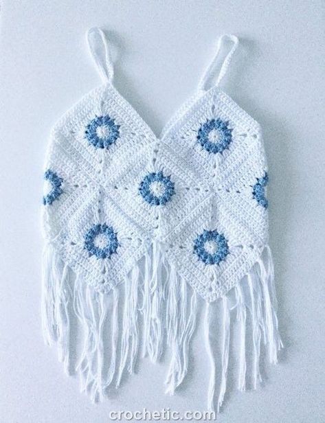 StylishTop Latest Designer Fancy Cotton Embroided Granny Square Pattern CropTop Beggie Blouse❣️ White Crochet Halter Top, Cotton Crochet Patterns, Diy Crochet Top, Crochet Granny Square Tutorial, Crochet Blouses, Bralette Pattern, Top Azul, Crochet Boho Top, Festival Summer