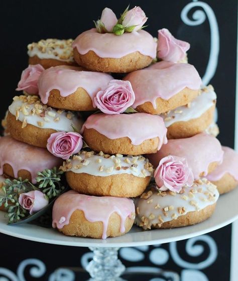 Donut Stack Donut Stack, Shower Desserts, Sweet Table, Wedding Desserts, Wedding Food, High Tea, Dessert Table, Sweet 16, Cake Ideas