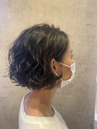 Curly Hair Angled Bob, Fine Wavy Bob, French Bob Thick Wavy Hair, Bob Haircuts For Women Wavy Hair, Chin Length Bob Curly Hair, Chin Length Hair Curly, Hair Perm Short, Short Wavy Perm, Permed Hairstyles Short