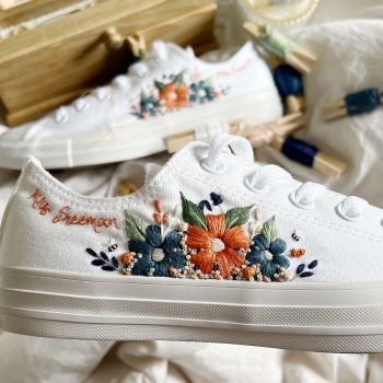 Embroidered Bridal Shoes, Embroidery Wedding Shoes, Embroidered Shoes Diy, Embroidery Shoes Diy, Boot Embroidery, Embroidered Wedding Gifts, Embroidery Sneakers, Sneakers Art, Embroidery Boots