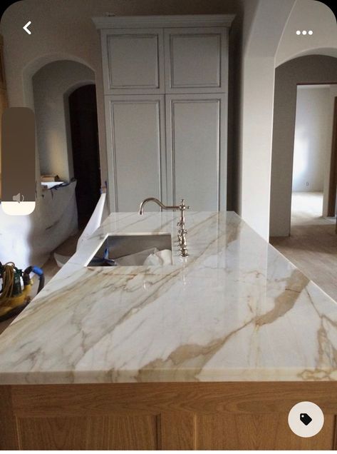 Different Marble Countertops, Calcutta Oro Marble, Calcutta Gold Marble Countertops, Gold Calcatta Quartz Kitchen, Calcutta Brown Quartz Counter Tops, Beige Marble Kitchen Countertops, Quartz Countertops With Brown Veins, Calcutta Gold Countertops Kitchen, Calcutta Countertops Kitchen