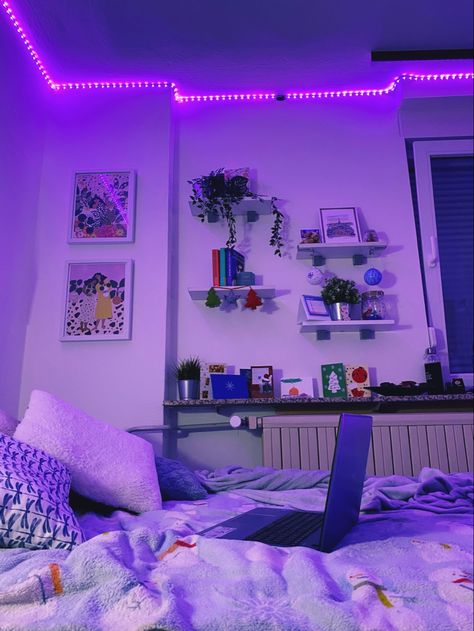 Chambre Inspo, Bilik Idaman, Chill Room, Cool Room, Neon Room, Pinterest Room Decor, Indie Room, Led Strip Lights, Pretty Room