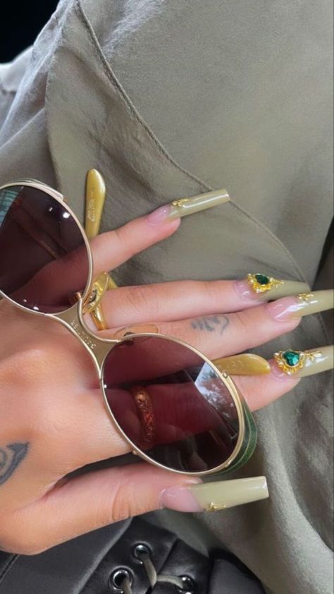 777 Kali Uchis Nails, Gem Nail Designs, Boho Nails, Nails Pretty, Classy Acrylic Nails, Kali Uchis, Acrylic Nails Coffin Pink, Gem Nails, Jewelry Fashion Trends