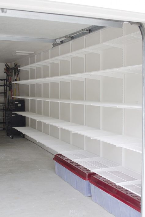 This organized garage is absolutely incredible! She uses so many smart storage solutions to keep the whole space neat and tidy! Garage Organization Tips, Garage Organisation, Garage Storage Solutions, Garage Remodel, Basement Storage, Diy Garage Storage, Garage Shelf, Garage Makeover, Garage Shelving