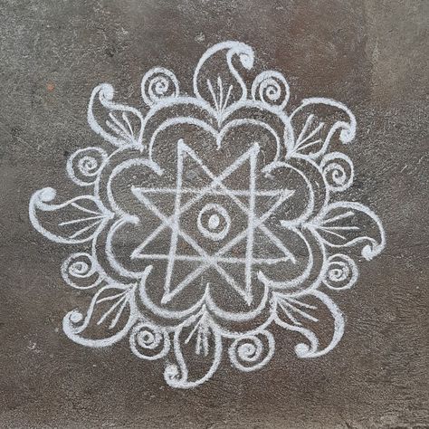 Simple Rongali, Simple Daily Rangoli Designs, Mugulu Simple, Simple Kolam Designs Rangoli, Diwali Kolam Design, Simple Rangoli Ideas, Rangoli Kolam Designs Simple, Simple Rangoli Images, Simple Kolam Designs Easy