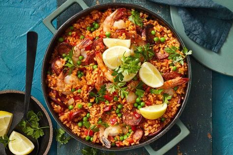 Prawn Paella, Prawn And Chorizo, Chorizo Appetizer, Paella Recept, Chorizo Paella, Chorizo Soup, Homemade Chorizo, Chorizo And Eggs, How To Cook Chorizo