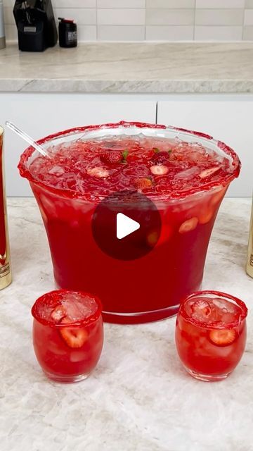 TIPSY BARTENDER 🍻🍹 on Instagram: "Au Strawberry Burst Punch 🍓 #auvodka" Mix Drinks, Tipsy Bartender, Alcohol Drinks, Entertainment Food, May 11, Mixed Drinks, Travel Food, Decorating Tips, Cookie Decorating