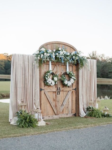 Wedding Doors Outside Outdoor Ceremony, Rustic Doors For Wedding Entrance, Door Entrance For Wedding, Door For Wedding Entrance, Outdoor Wedding Aisle Entrance, Back Door Wedding Ideas, Entrance Wedding Arch, Double Door Wedding Entrance, Diy Doors For Wedding Entrance