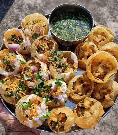 Indian Fast Food, Pakistan Food, Pani Puri, Most Paused Movie Scenes, Tasty Recipes Videos, Vegetarian Snacks Recipes, Quick Recipes Snacks, Food Therapy, Desi Food