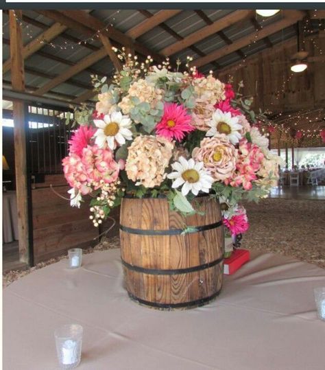 Rustic Party Entrance Ideas, Rustic Quinceanera Centerpieces, Barn Quinceanera Ideas, Country Graduation Party Ideas Rustic Western Theme, Charro Wedding Ideas Centerpieces, Western Theme Quinceanera, Country Wedding Decorations Centerpieces, Western Party Centerpieces, Barrel Centerpiece