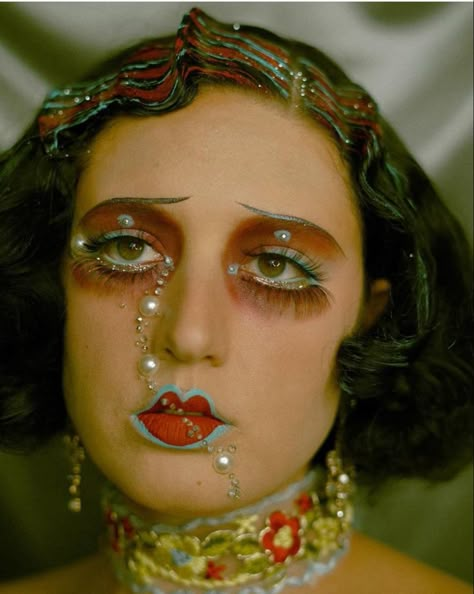 a.melancholybaby on ins Maximalist Makeup, 1920s Inspired Makeup, Eccentric Makeup, Cabaret Makeup, 1920s Aesthetic, Circus Makeup, 1920s Makeup, Bizarre Magazine, Drag Make-up