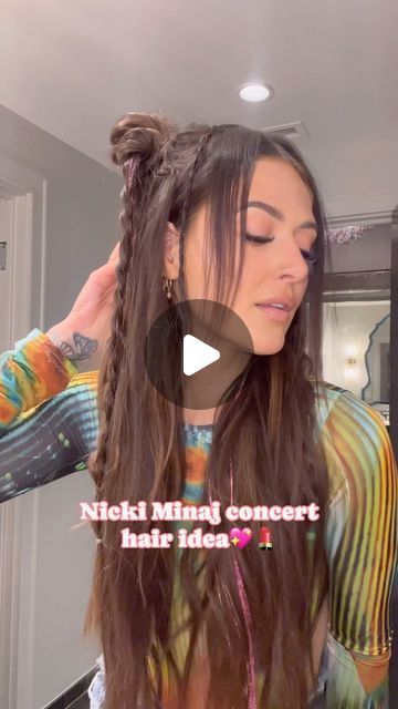 Pink Hair Tinsel Brunette, Pink Tinsel Hair, Nicki Minaj Concert, Braids Pink, Nicki Minaj Hairstyles, Blonde Extensions, Concert Hairstyles, Hair Tinsel, Nicki Minaj