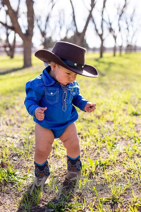 Infant Cowboy Outfit, Newborn Cowboy, Cowboy Outfit, Cowboy Baby, Baby Pic, Cowboy Outfits, Baby Cowboy, Halloween Inspo, Cowboy