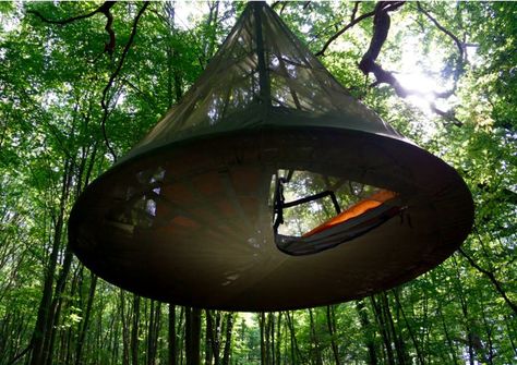 Sky-Pod hanging tent Pod Tents, Hard Decision, Tent House, Tree Tent, Tree House Plans, Hanging Tent, Hanging Beds, Eco Hotel, Cool Tents