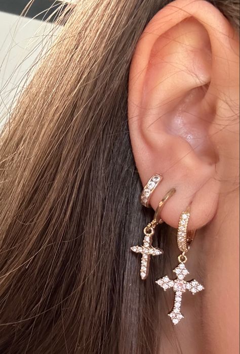 #piercings #earrings #hoops #cross #gold #jewelry #jesus #god #christian Cross Earings Piercings, Cross Hoop Earrings, Cross Earrings Aesthetic, Jesus Earrings, Cross Necklace Aesthetic, Cross Piercing, Kendall Knight, Dream Piercings, Christian Earrings