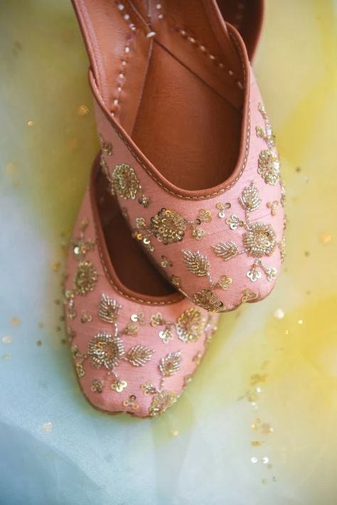 Pink Khussa, Indian Slippers, Indian Footwear, Indian Sandals, Indian Wedding Shoes, Indian Shoes, Anushree Reddy, Chikankari Kurti, Helly Shah