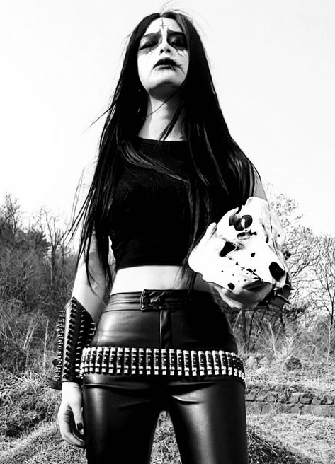 Metalhead Girl Outfits, Metal Girl Outfit, Black Metal Fashion, Metalhead Fashion, Dark Beauty Fashion, Corpse Paint, Metalhead Girl, Black Metal Girl, Metal Chicks