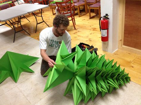 Giant origami Christmas tree Origami Christmas Decorations, Holiday Origami, Origami Christmas Tree, Paper Christmas Decorations, Origami Fish, Origami Rose, Folding Origami, Origami 3d, How To Make Origami