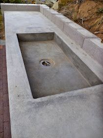 Cement Sink Outdoor, Outdoor Basin Sink Ideas, Concrete Kitchen Sink And Countertop, Cement Sink Kitchen, Diy Stone Sink, Concrete Sink Outdoor, Outside Sink Ideas Backyards, Garden Sinks Outdoor Diy, Outdoor Kitchen Sink Ideas