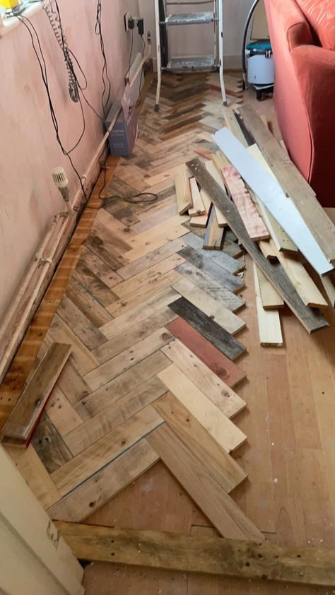 Scrap Wood Flooring Ideas, Barn Flooring Ideas, Pallet Flooring Indoor, Epoxy Wood Floor, Unique Flooring Ideas, Redo House, Diy Floors, Lofted Cabin, Wood Block Flooring