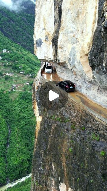 Road Video, Funny Road Signs, Fairy Tree Houses, Funny Poems, Dangerous Roads, Human Evolution, Awesome Nature, Amazing Places On Earth, Moss Stitch