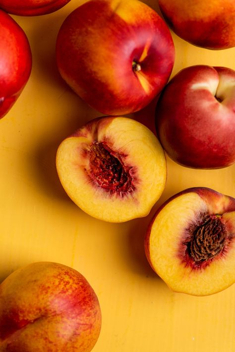 How to Cook Peaches and Nectarines / When peaches and nectarines are in season you want to make the most of them, and figure out how to include them in every meal, in every course. Here is some info on how to make the most of two of the best stone fruits of the summer season. #summer #peach #nectarine #cookingtip Peach Food Photography, Nectarine Aesthetic, Nectarine Photography, Fruits Pics, Peaches Photography, Peach Pictures, Bowl Of Peaches, Peach Food, Nectarine Fruit