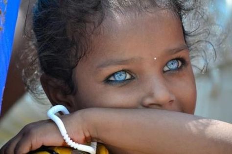 Indian/Aboriginal girl | beautiful people | Pinterest Have these eyes been photoshopped?? People With Blue Eyes, National Geographic Photo Contest, Mata Biru, Honey Facial, Pale Blue Eyes, Kind Photo, Behind Blue Eyes, Types Of Eyes, Workout Moves