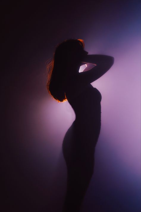 Indoor Silhouette Photography, Yoga Silhouette Photography, Dark Silhouette Photography, Shower Silhouette Photography, Silhouette Videography, Physique Photoshoot, Photoshoot Ideas Night, Silhouette Photoshoot, Silhouette Poses