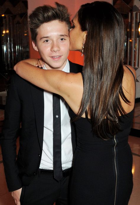 brooklyn Beckham getting kisses from his loving, beautiful mom, aka Victoria :) Mother Son Pictures, Mother Son Photos, The Beckham Family, Victoria And David, Mother Son Photography, David And Victoria Beckham, Brooklyn Beckham, Mommy And Son, Mom Son