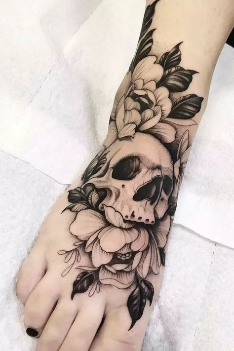 Bull Skull Tattoos, Skull Tattoo Flowers, Colour Tattoo For Women, Feminine Skull Tattoos, Skull Rose Tattoos, Skull Hand Tattoo, Cross Tattoos For Women, Cool Wrist Tattoos, Irish Tattoos