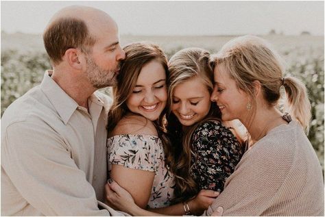 Grandkids Photography, Adult Family Photos, Large Family Poses, Big Family Photos, Large Family Photos, Pose Portrait, Family Photoshoot Poses, Sibling Poses, Family Portrait Poses