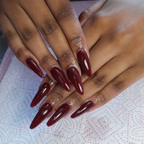 Maroon Nails Are Taking Over This Winter — Here Are 10 Ways To Wear Them Basic Red Nails, Trending Nail Color, 10 Ways To Wear, Winter Manicure, Maroon Nails, Nail Color, Color Of The Year, How To Make Bed, Red Nails